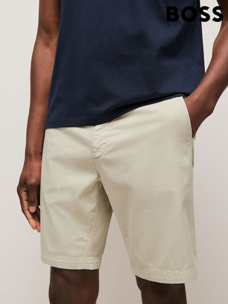 Natural - BOSS Slim Fit Chino Shorts (F44384) | R$ 880