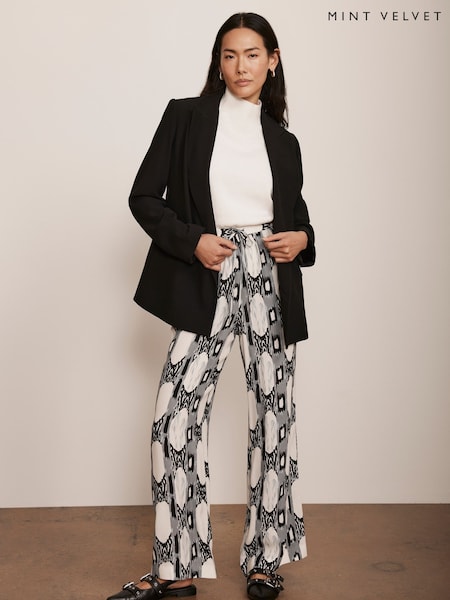 Mint Velvet Tailored Blazer (F46034) | €219