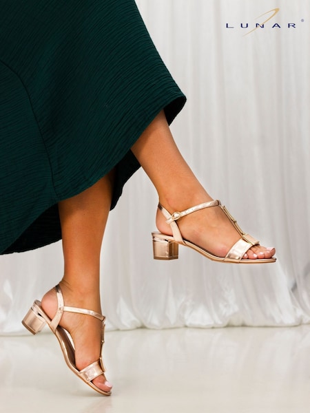 Lunar Pink Blaze Sandals (F46609) | €52