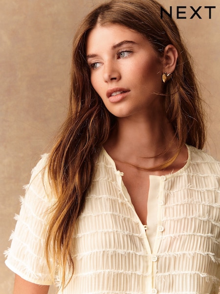 Ecru - Sheer Tufty Button Down Short Sleeve Top (F49140) | R$ 280