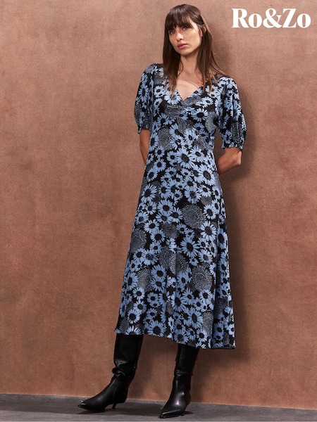 Ro&Zo Blue Daisy Print Ruched Front Dress (F49171) | €152