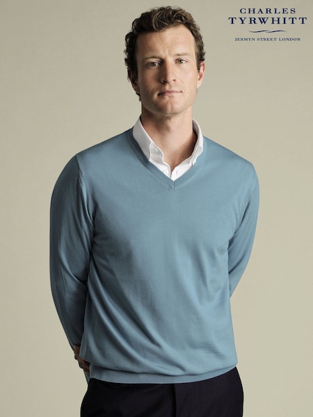 Charles Tyrwhitt Blue Merino V-Neck Jumper (F50738) | €105