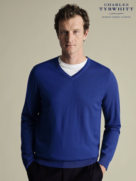 Charles Tyrwhitt Blue Merino V-Neck Jumper (F50748) | €114