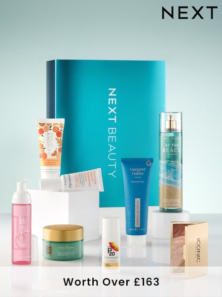 The Summer Luxe Edit Beauty Box (Worth Over £163) (F51506) | €68
