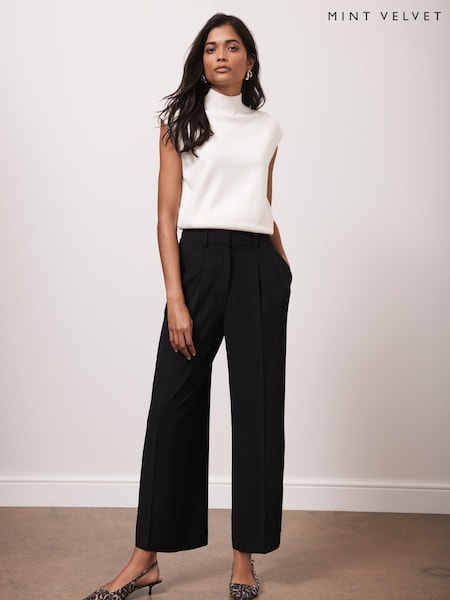 Mint Velvet Black Pleated Cropped Trousers (F52573) | €117