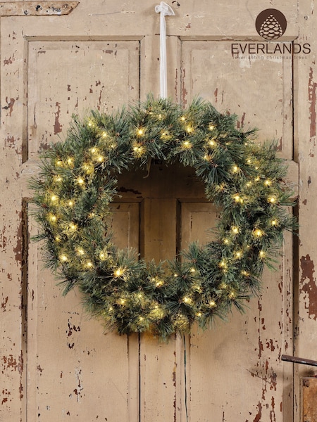 Everlands Green Cashmere Pre Lit Battery Operated Wreath Diameter (F53795) | €42