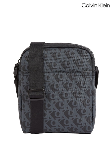 Calvin Klein Black Matte Reporter Bag (F54426) | €106