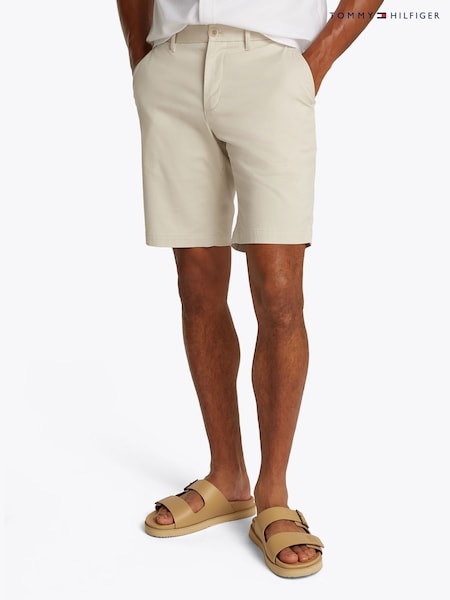 Бежевий - Tommy Hilfiger стандартний крій 1985 Harlem Стрейчевий Shorts (F54974) | 4 506 грн