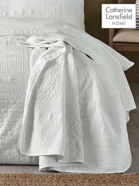 Catherine Lansfield White Folkstone Geo Bedspread (F56014) | €50