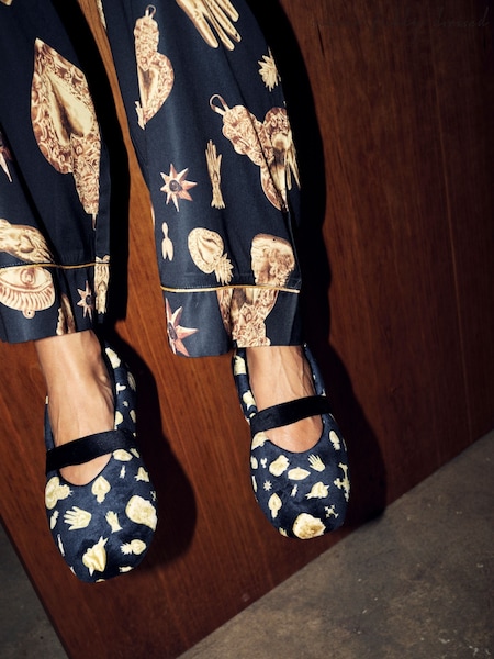 Never Fully Dressed Charm Velour Mary Jane Slippers (F58858) | R$ 190
