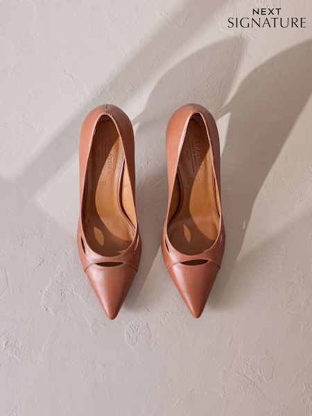 Marrón tostado - Signature Premium Leather Cutout Detail Pointed Toe Court Heels (F63482) | 99 €