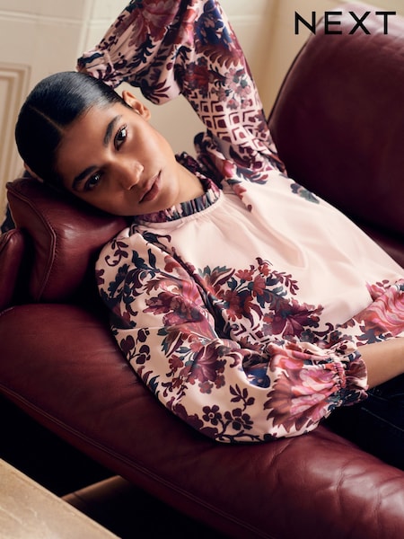 Floral vermelho/rosa - Ruffle High Neck Satin Long Sleeve Blouse (F65758) | R$ 345