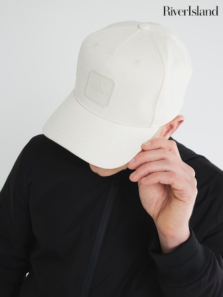 River Island Cream Rubberised Badge Baseball Cap (F65837) | €20