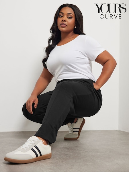 Musta - Yours Curve -porkkananjalka Verryttelyhousut (F67246) | €38