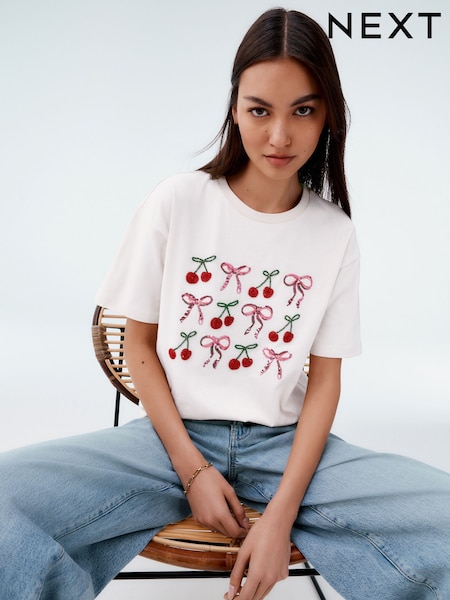 White Cherries and Bows Short Sleeve Embellished 100% Cotton T-Shirt (F72091) | R$ 245