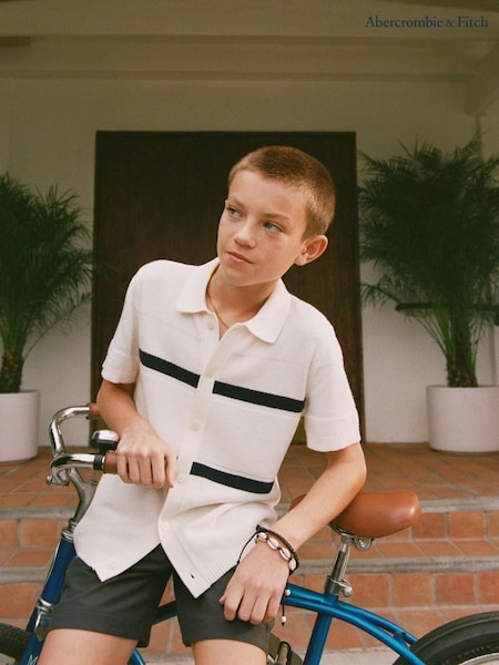 Abercrombie & Fitch Knitted Button Through White Polo Shirt (F73987) | €52 - €54