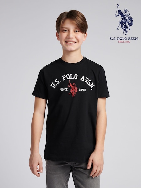 U.S. Polo Assn. Black Boys 100% Cotton Signature Arch Print T-Shirt (F74974) | R$ 195 - R$ 235