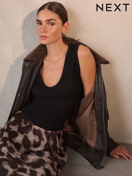Black Sleeveless Textured V-Neck Tank Top (F76969) | €25