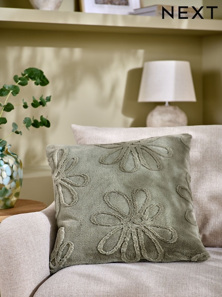 Cut Faux Fur Daisy Cushion (F77019) | ‏78 ر.ق.