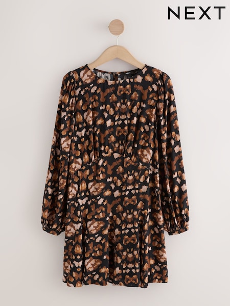 Estampa de leopardo animal preta e marrom - Mini Long Sleeve A-Line Seam Detail Dress (F77558) | R$ 225
