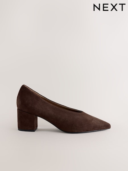 Chocolate Brown Suede Forever Comfort® Pointed Toe Block Court Heels (F77645) | R$ 425