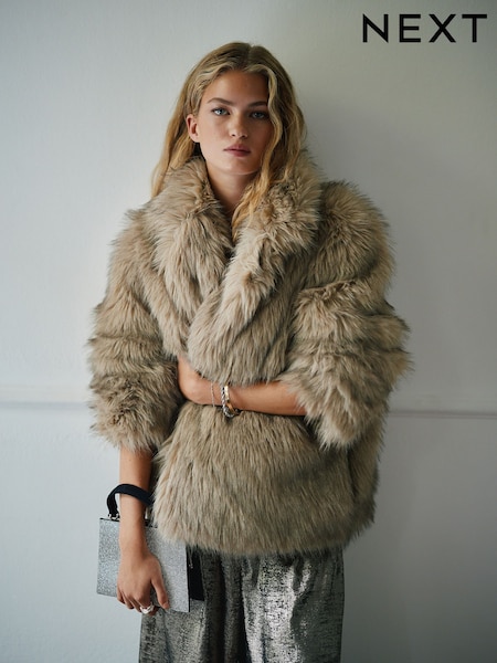 Neutral Faux Fur Jacket (F78146) | R$ 680