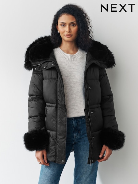 črna - Short Padded Coat with Faux Fur Trim Hood and Cuffs (F78398) | € 92