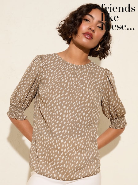 Friends Like These Mocha Print Short Sleeve Shirred Cuff Blouse (F82497) | €43
