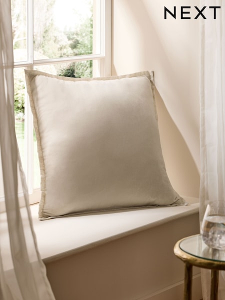 Ivory Loxley Velvet 50 x 50cm Cushion (F82520) | €23