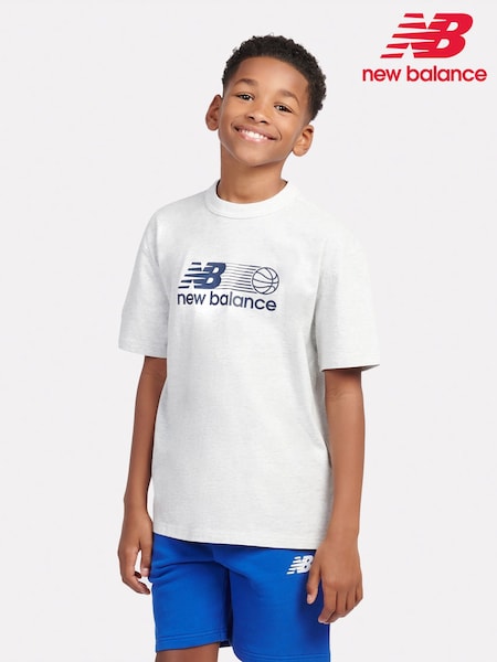 New Balance White Kids Hoops Branded Graphic 100% Cotton T-Shirt (F84230) | R$ 225 - R$ 275