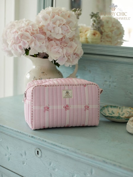 Shabby Chic by Rachel Ashwell® Pink Quilted Floral Washbag (F85107) | 41 €