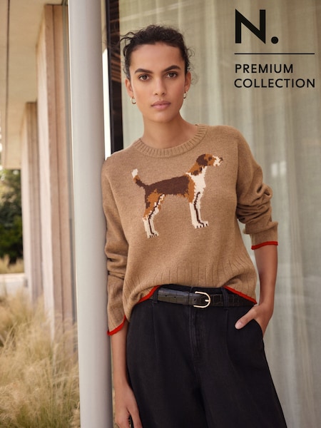 Camel Brown Dog Graphic 100% Lambswool N.Premium Crew Neck Jumper (F90379) | R$ 400