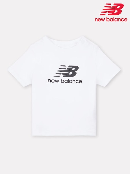 Alb - Tricou New Balance Kids din jerseu de bumbac 100% cu logo suprapus (F93168) | 112 LEI