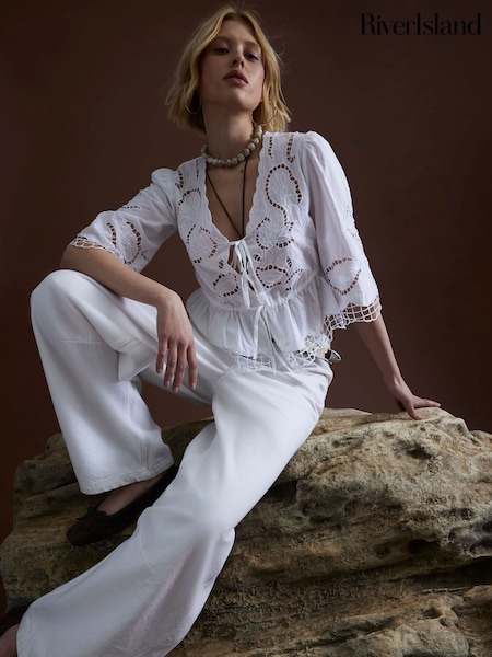 River Island White 100% Cotton 3/4 Sleeve Tie Front Cutwork Blouse (F98653) | R$ 355