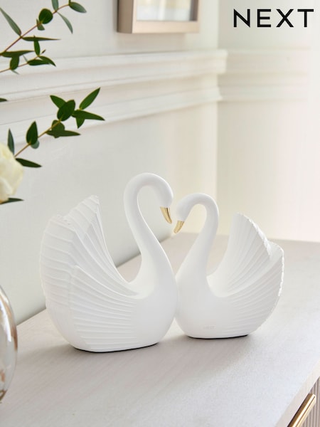 White Pleated Ceramic Swans Ornament (G00055) | AED93