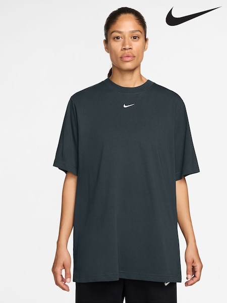 Nike Green Sportswear Essential T-Shirt (G00136) | €47