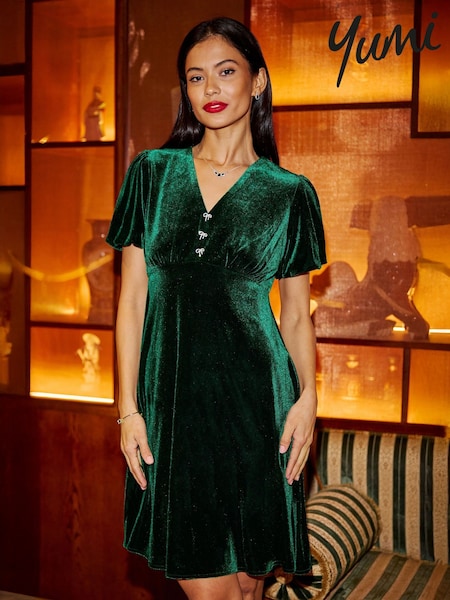 Yumi Green Velvet Skater Dress With Dimante Bow Detail (G02551) | R$ 590