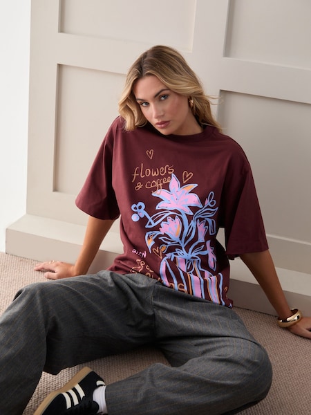 Here for the T Brown Floral Vase Graphic Oversized T-Shirt (G09299) | €28