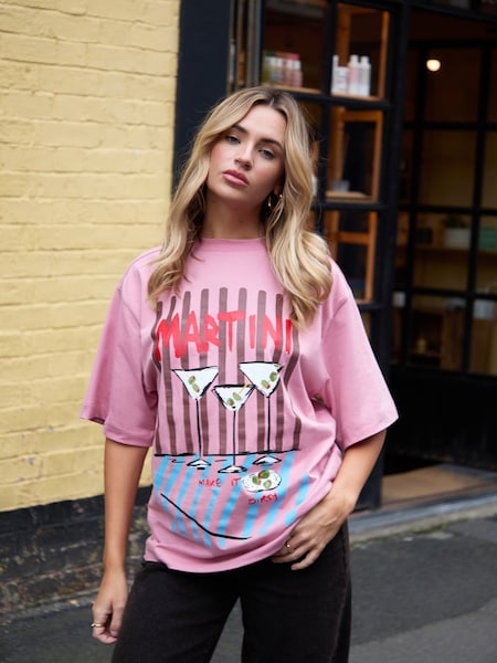 Here for the T Pink Stripe Martini Graphic Oversized T-Shirt (G09301) | €28