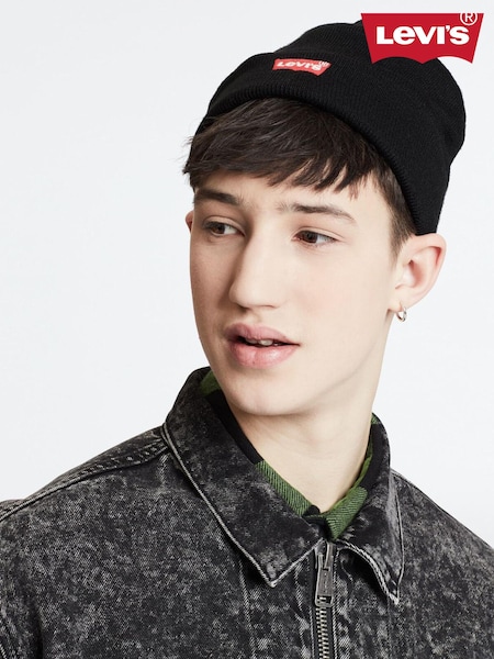Levi's® Black Red Batwing Embroidered Beanie (G10422) | kr393