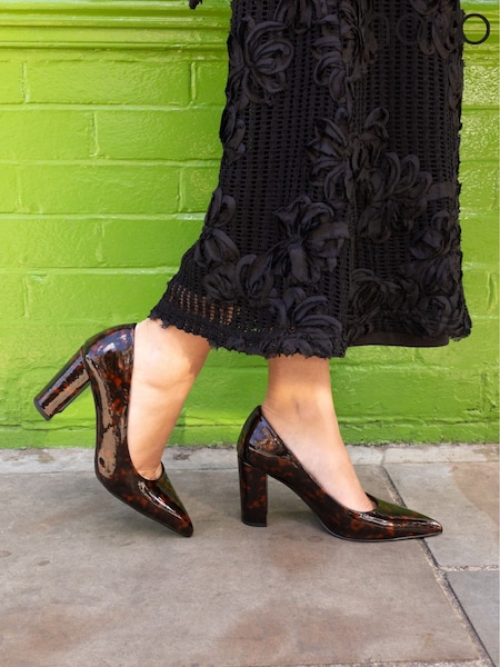 Novo Brown ILLIANA Point Toe Block Heel Courts (G10877) | R$ 335