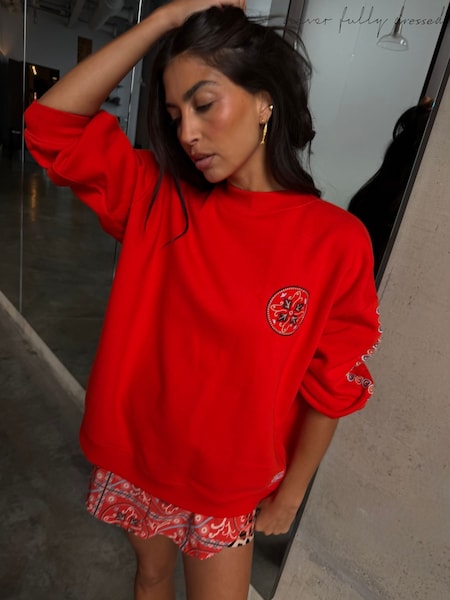 Red Bandana - Never Fully Dressed Sweatshirt mit Rundhalsausschnitt und gesticktem Print