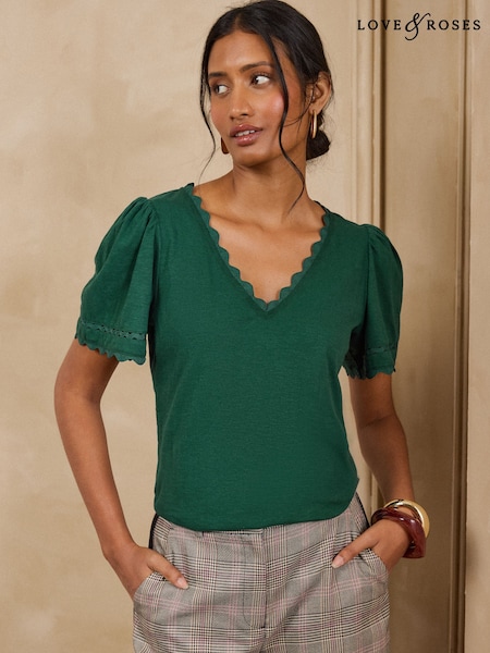 Miško žalia - Love & Roses V-neck T-shirt
