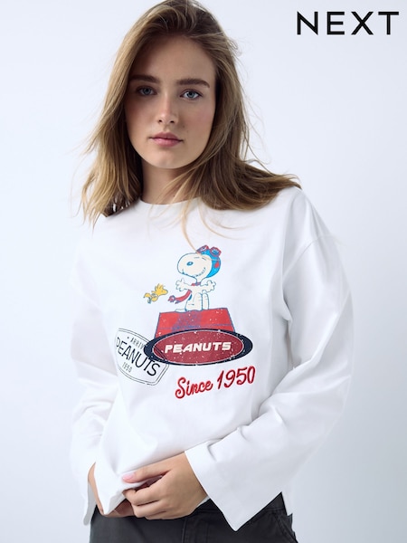 צבע לבן עם גרפיקת Snoopy ברישיון - חולצת שרוול ארוך עם צווארון עגול
