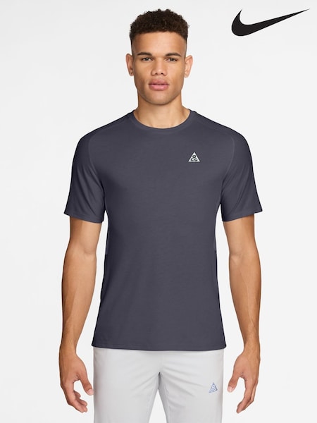 Grå - Regular Nike Acg Solar Chase Dri-fit Adv Running T-shirt