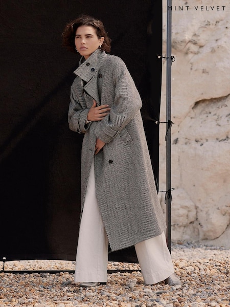 Mint Velvet Black Textured Funnel Neck Jacket (G47967) | €313