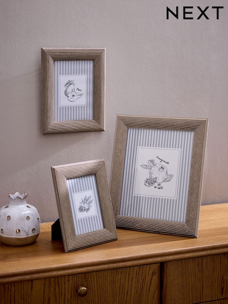 Linear Texture Photo Frame