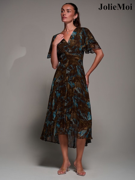 Jolie Moi Brown Angel Sleeve Pleated Chiffon Midaxi Dress (G56920) | €101