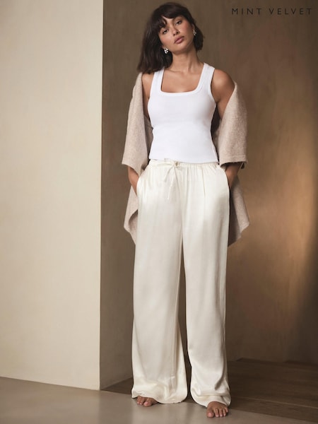Mint Velvet Satin Wide Leg Trousers (G57040) | 156 €