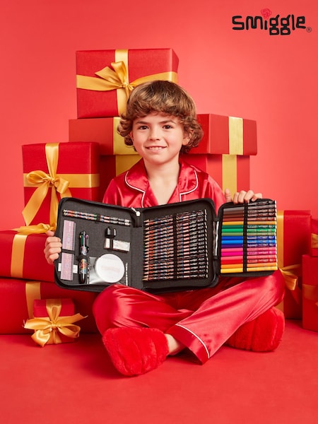 Smiggle Marvel Zip It Stationery Gift Pack (G62224) | ‏129 ر.ق.